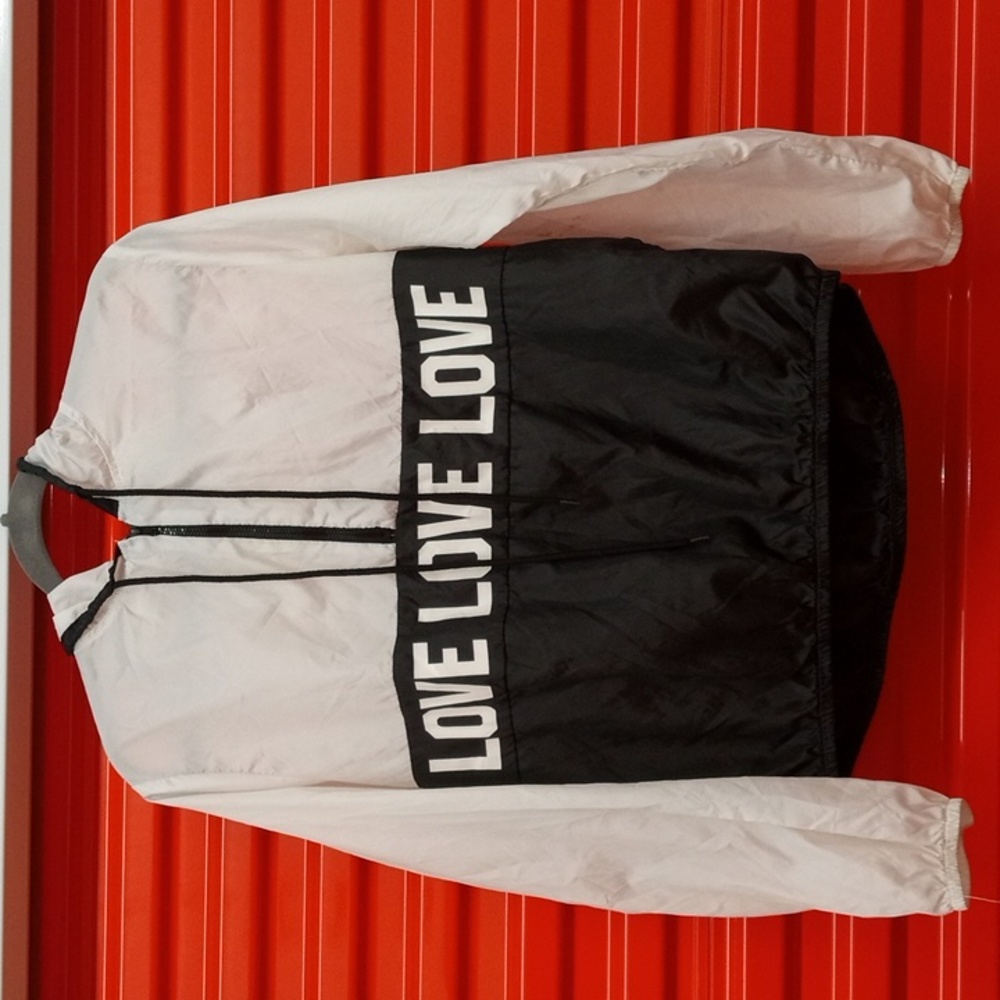 Women's windbreaker jacket size medium